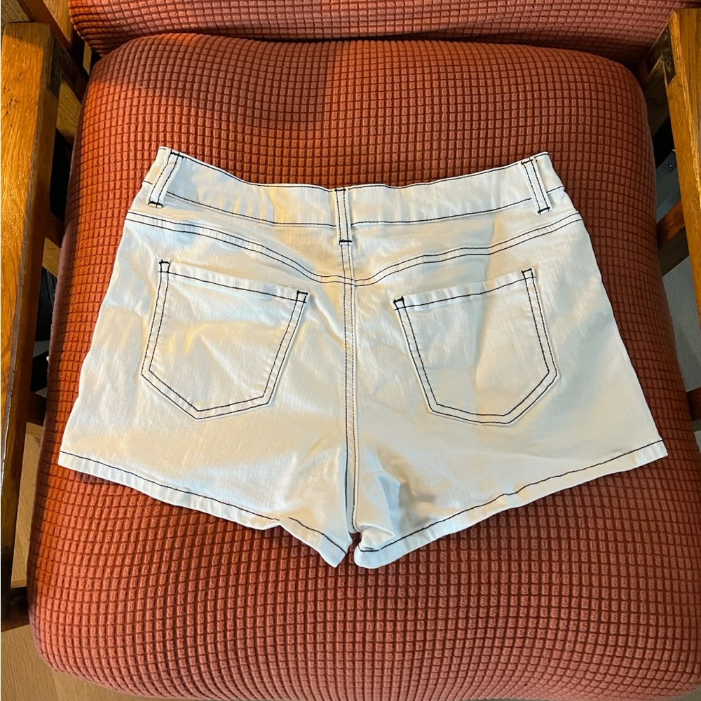 Women's Cream Shorts - Picture 2 of 3